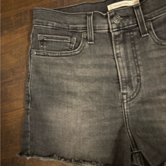 Levi’s High Rise Shorts - Picture 8 of 10
